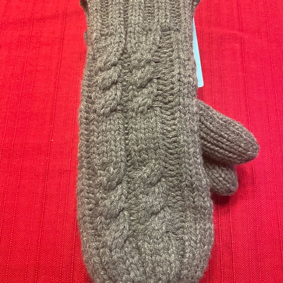 Isotoner Gray Knit Mittens - Picture 5 of 5